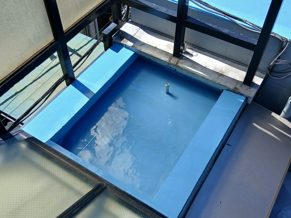 東京新宿区のS寺防水作業中の様子